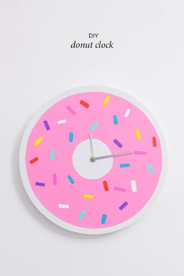 DIY Clocks - DIY Donut Clock - Easy and Cheap Home Decor Ideas and Crafts for Wall Clock - Cool Bedroom and Living Room Decor, Farmhouse and Modern