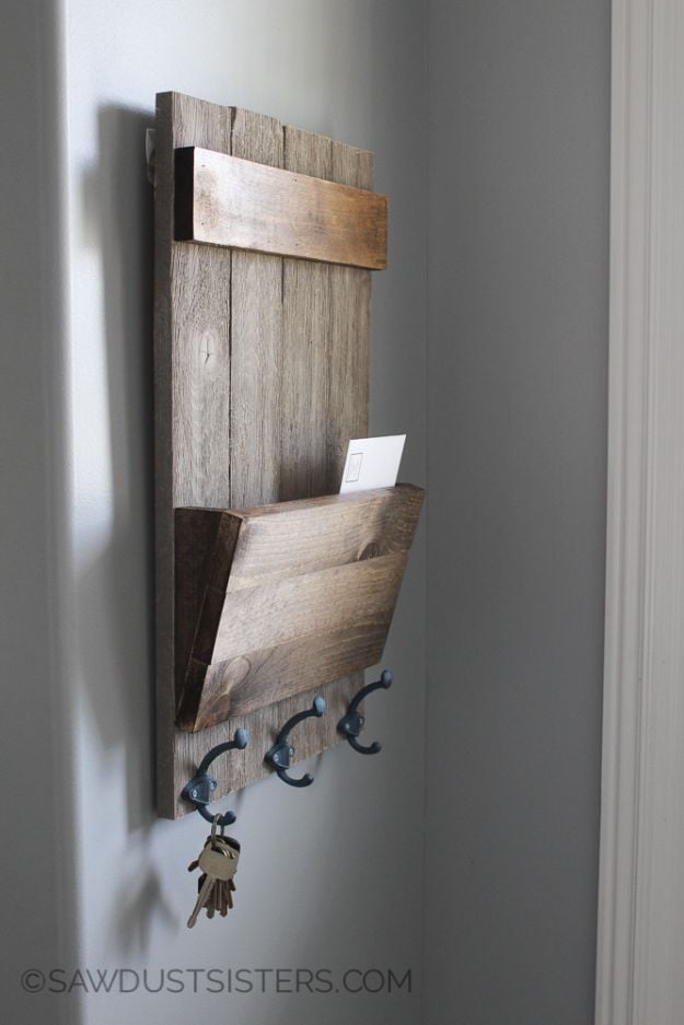 Easy Woodworking Projects - Farmhouse Style Shiplap Wall Key Holder - Cool DIY Wood Projects for Beginners - Easy Project Ideas and Plans for Homemade Gifts and Decor