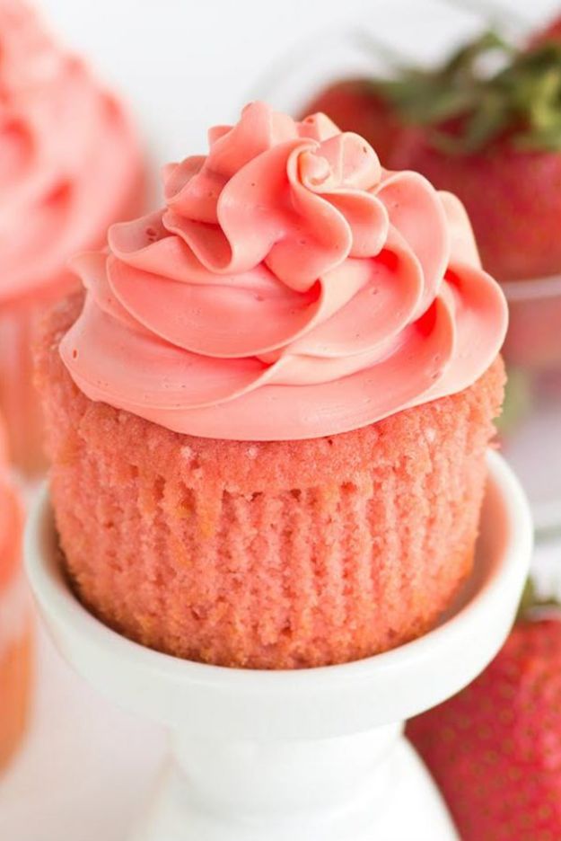 Best Strawberry Recipes - Pink Strawberry Cupcakes - Easy Recipe Ideas With Fresh Strawberries - Dessert, Cakes, Breakfast, Muffins, Pie, Salad