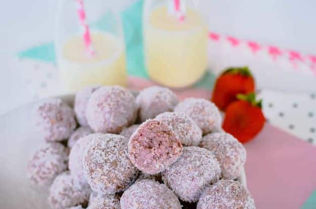 Best Strawberry Recipes -Strawberry Breakfast Bites - Easy Recipe Ideas With Fresh Strawberries - Dessert, Cakes, Breakfast, Muffins, Pie, Salad