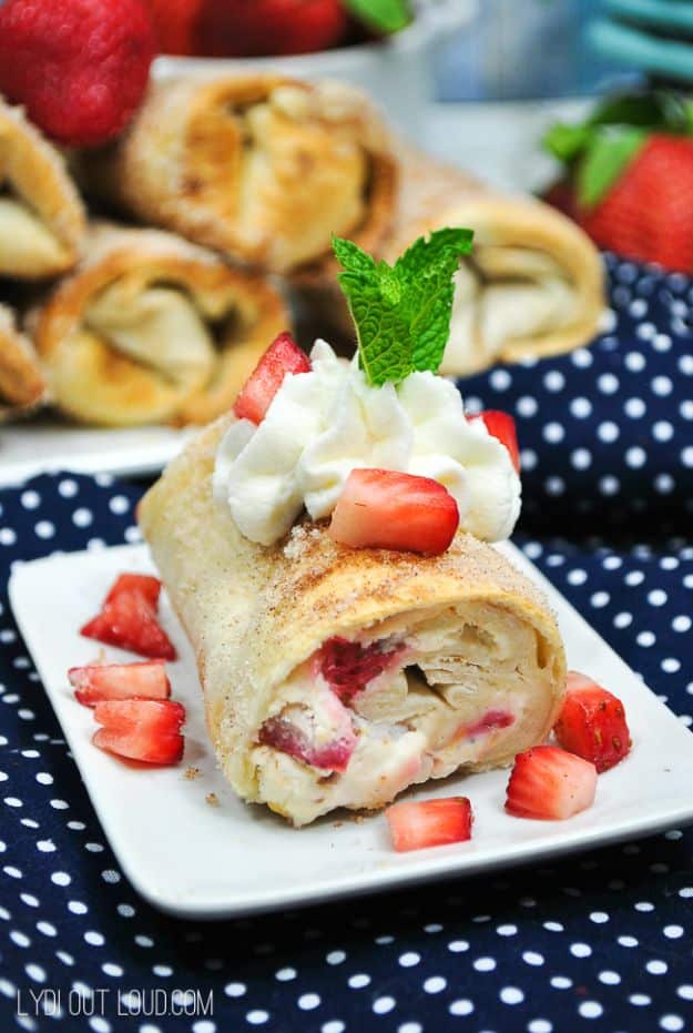 Best Strawberry Recipes - Strawberry Cheesecake Chimichanga - Easy Recipe Ideas With Fresh Strawberries - Dessert, Cakes, Breakfast, Muffins, Pie, Salad