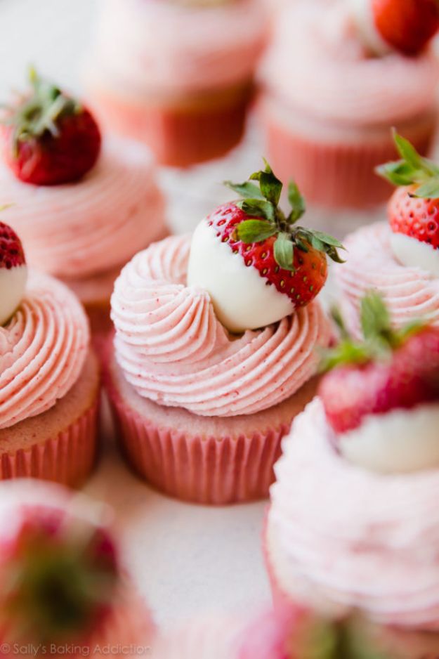 Best Strawberry Recipes - White Chocolate Strawberry Cupcakes - Easy Recipe Ideas With Fresh Strawberries - Dessert, Cakes, Breakfast, Muffins, Pie, Salad