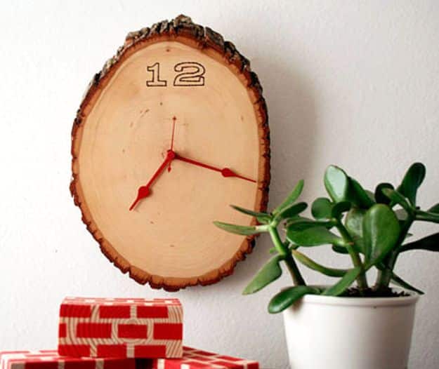 DIY Clocks - Wood Slice Clock - Easy and Cheap Home Decor Ideas and Crafts for Wall Clock - Cool Bedroom and Living Room Decor, Farmhouse and Modern