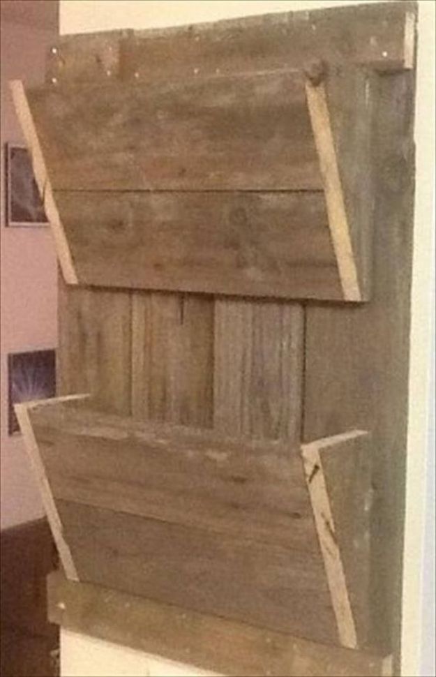 DIY Mail Organizers - DIY Pallet Mail Organizer - Cheap and Easy Ideas for Getting Organized - Creative Home Decor on A Budget - Farmhouse, Modern and Rustic Mail Sorter, Organizer