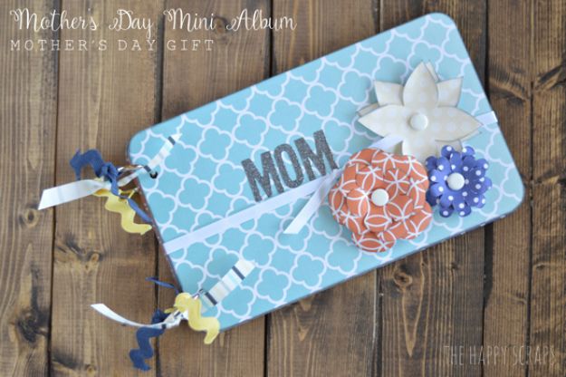 Easy Mothers Day Gifts - Mother’s Day Mini Album - Cute Crafts and Homemade Presents for Mom | Thoughtful Gift Ideas to Make For Mother