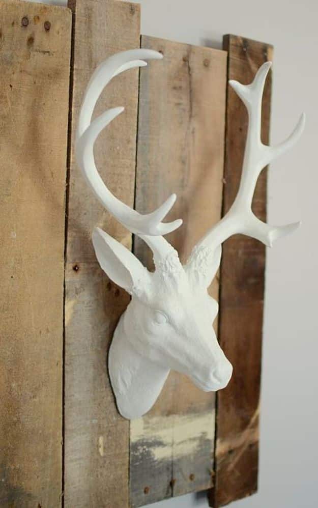 Magnolia Homes Gift Ideas - DIY Farmhouse Painted Deer Head - DIY Home Decor Inspired by Chip and Joanna Gaines - Fixer Upper Gifts - Do It Yourself Decorating On A Budget With Farmhouse Style Decorations for the Home 