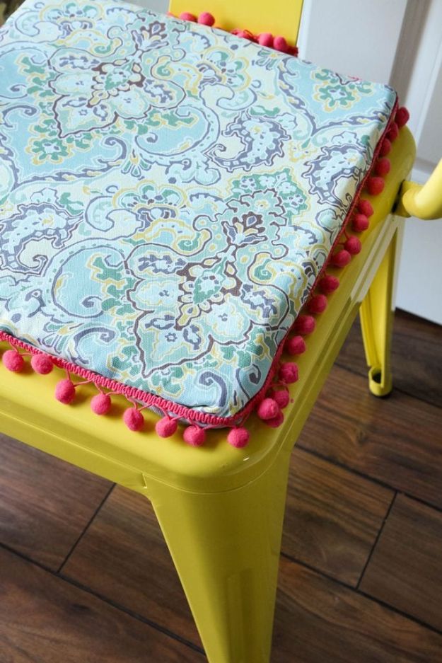 No Sew Gifts to Make - Easy DIY Christmas Presents -DIY No-Sew Reversible Chair Cushions