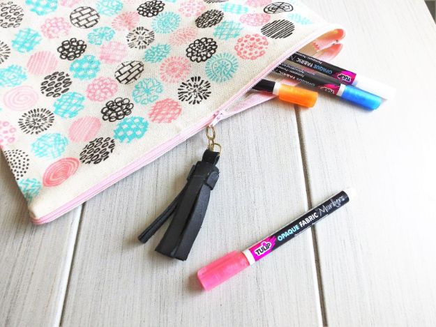 No Sew Gifts to Make - Easy DIY Christmas Presents -DIY No-Sew Canvas Zipper Pouch with Tassel