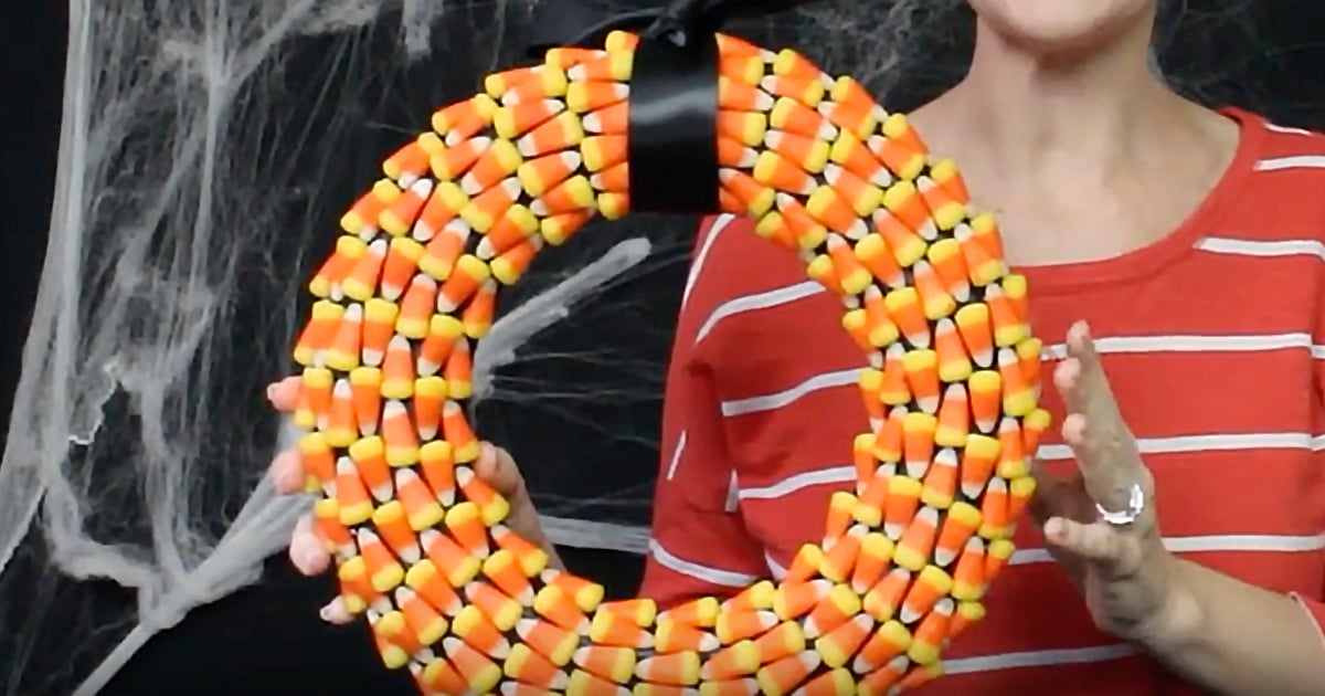 Halloween Decor – Candy Corn Wreath | DIY Joy Projects and Crafts Ideas