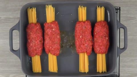 Wrap Spaghetti With Beef To Make This Comfort Food Recipe | DIY Joy Projects and Crafts Ideas