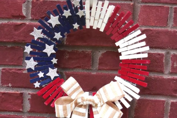 Patriotic Clothespin Wreath Tutorial - Country Crafts and Dollar Store DIY Ideas