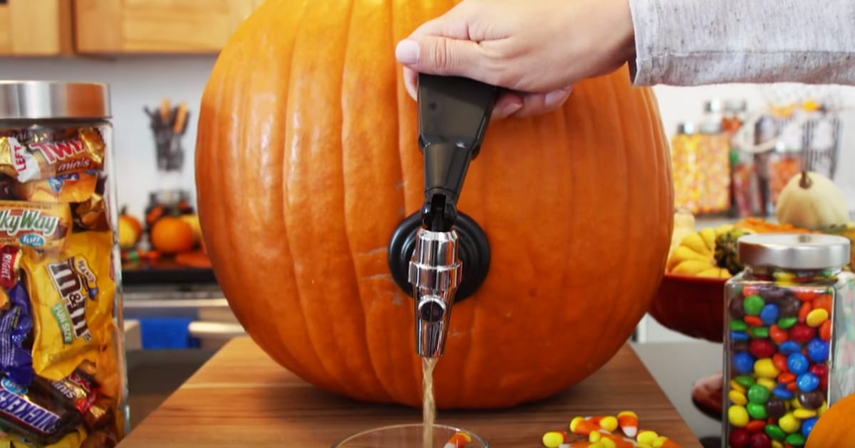 Serve Drinks From A Pumpkin This Halloween | DIY Joy Projects and Crafts Ideas