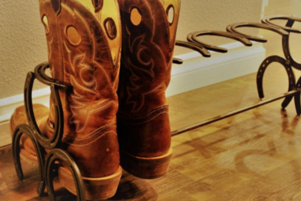DIY Horseshoe Boot Rack
