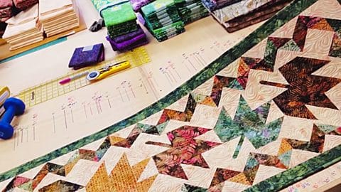 Quilted Autumn Leaf Table Runner | DIY Joy Projects and Crafts Ideas