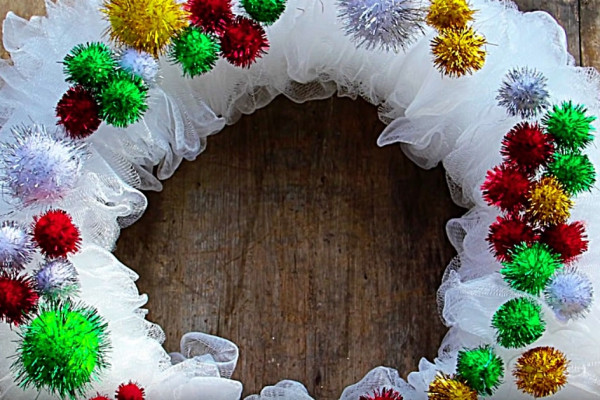 Learn to make this cheap easy DIY Bath Scrubby Wreath