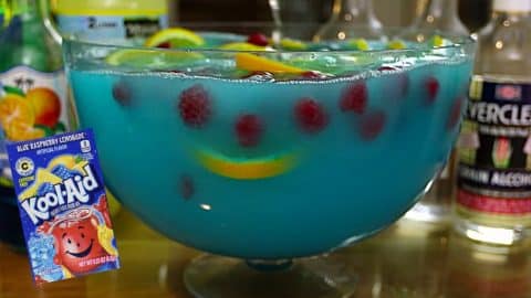Blue Kool-Aid Jungle Juice Punch With Everclear | DIY Joy Projects and Crafts Ideas