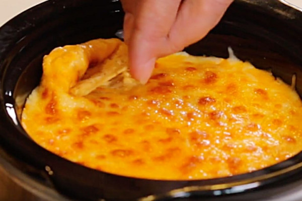 Make this Cheap easy Crockpot Buffalo Chicken Recipe