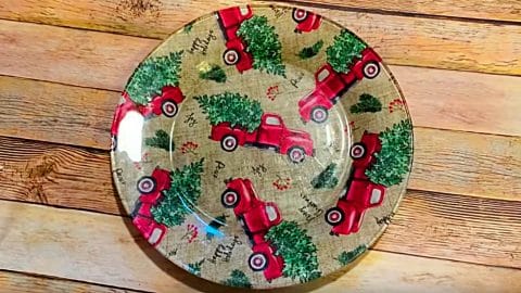 DIY Dollar Tree Decoupage Christmas Plate | DIY Joy Projects and Crafts Ideas