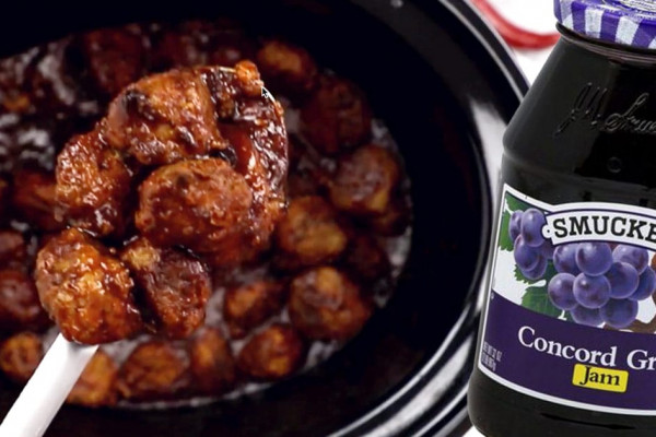 Easy Crockpot Recipes | Homemade Crockpot Meatballs Recipe With Grape Jelly and Chili Sauce
