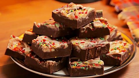 Christmas Holiday Fudge Recipe | DIY Joy Projects and Crafts Ideas