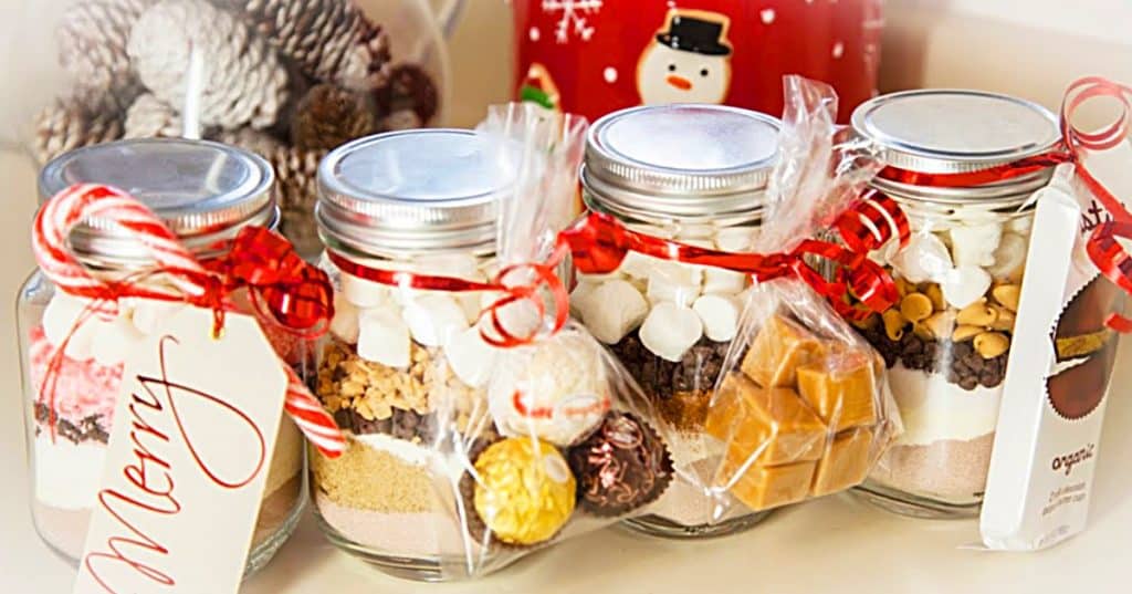 Make Hot Cocoa in a Mason Jar for a quick Christmas Gift