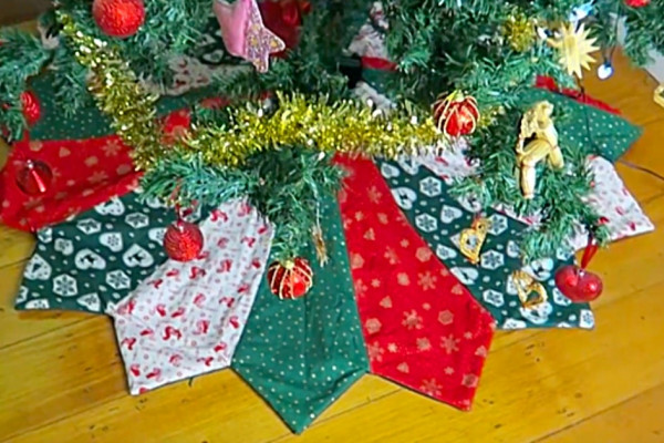 Learn to sew a dresden pattern quilted Christmas Tree Skirt