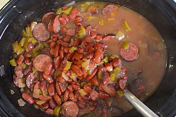 Learn to make this easy Cajun red beans and rice in the crockpot slow cooker
