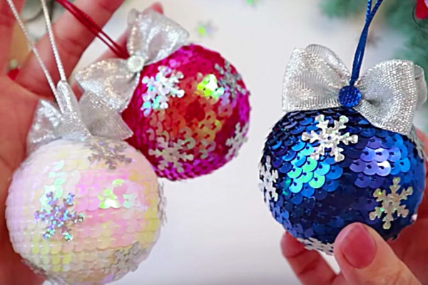 Learn to make DIY Christmas Balls for your holiday tree