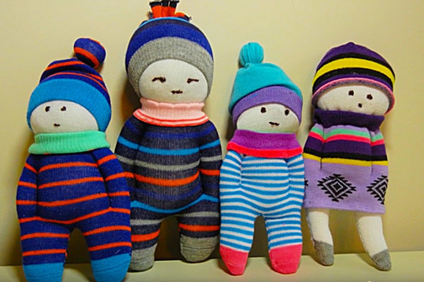 Learn to make DIY Dolls out of old socks for Christmas Gifts for the family