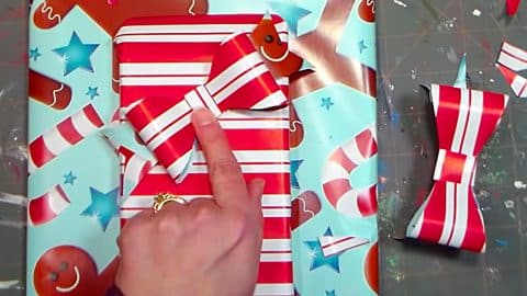 DIY Bow Out Of Wrapping Paper | DIY Joy Projects and Crafts Ideas