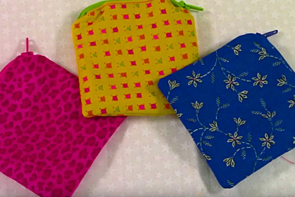 Learn to sew a DIY Small Zipper Pouch