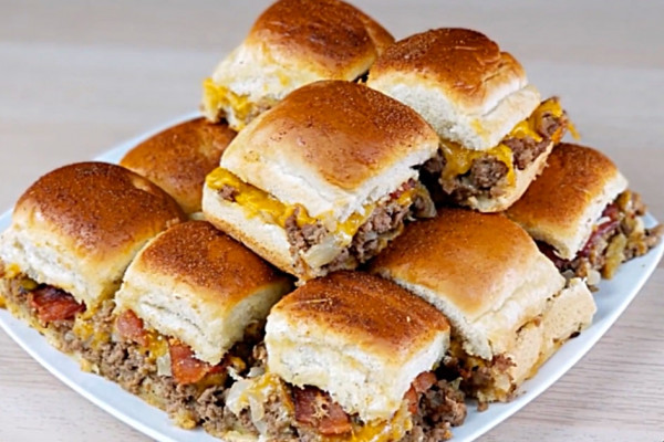 Learn to make a cheap easy quick bacon cheeseburger sliders recipe