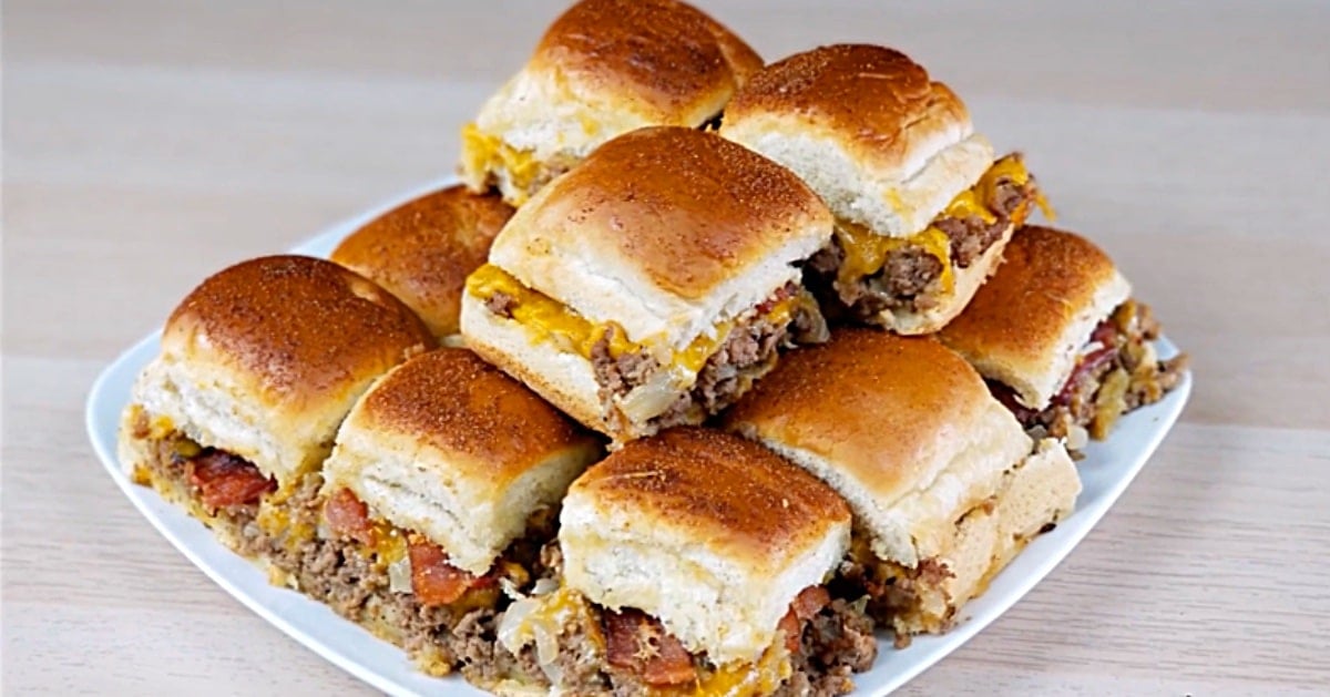 Bacon Cheeseburger Sliders Recipe | DIY Joy Projects and Crafts Ideas