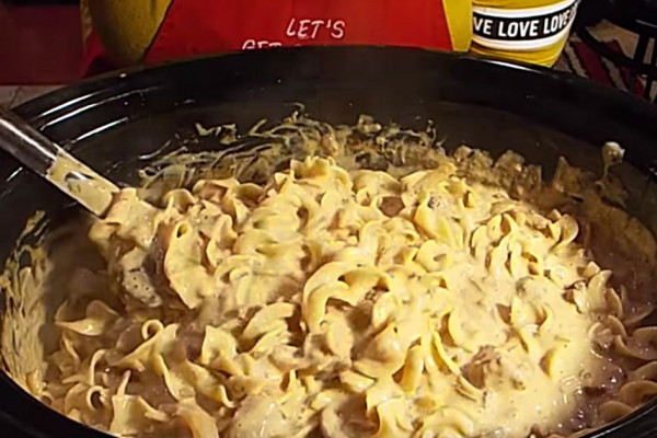 Learn to make this quick easy cheap Crockpot Beef Stroganoff Recipe