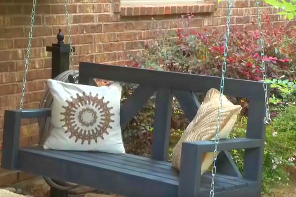 DIY Porch Swing Tutorial - dIY Farmhouse Decor Ideas for The Porch