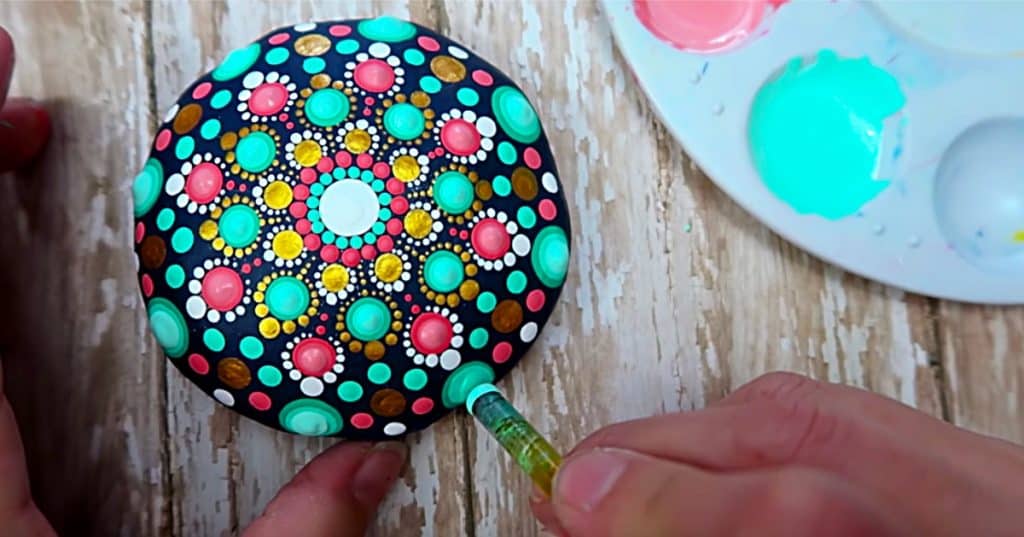 Learn to DIY dot paint a Mandela Stone
