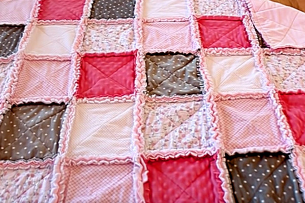 Learn how to sew a DIY Rag Quilt