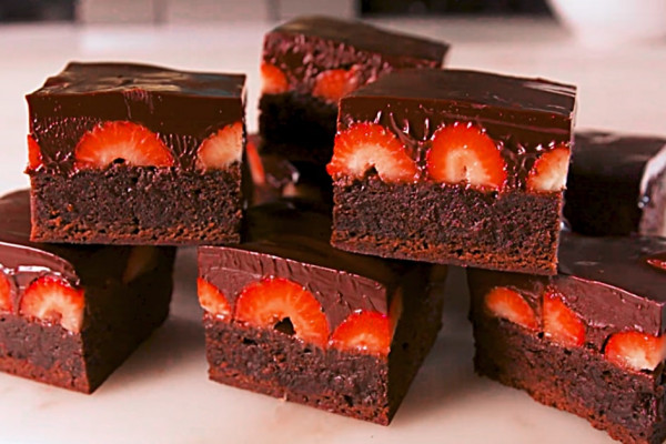 Make Strawberry Chocolate Brownies for Valentines Day