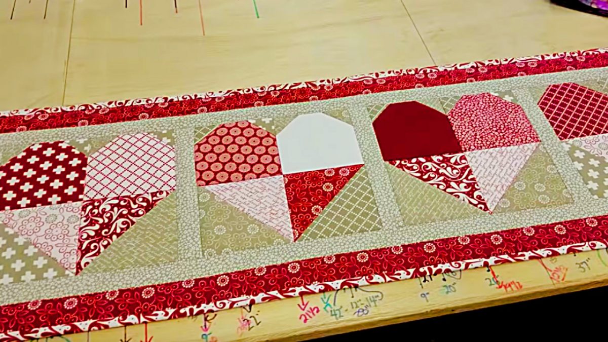 DIY Quilted Valentine Table Runner