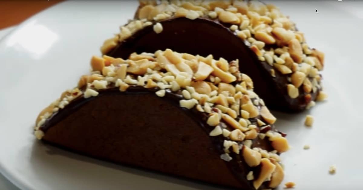 5 Minute Soft Chocolate Cake Stuffed Tacos Recipe | DIY Joy Projects and Crafts Ideas