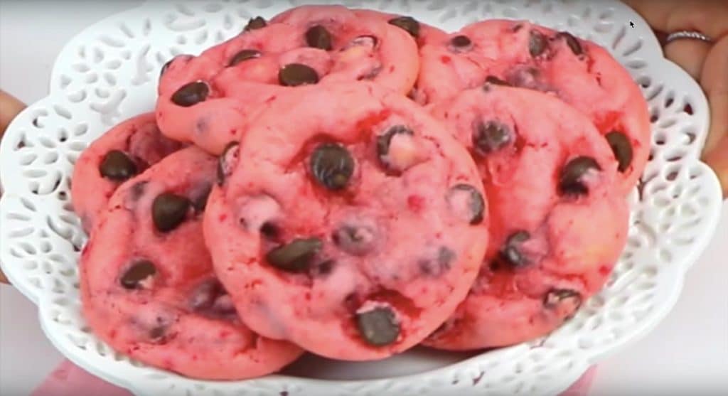 How to Make Strawberry Chocolate Chip Cookies
