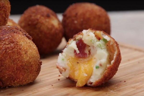 Loaded Cheese Stuffed Mashed Potato Balls
