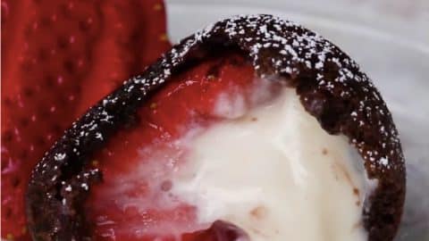 Deep Fried Cheesecake-Stuffed Strawberries Recipe | DIY Joy Projects and Crafts Ideas