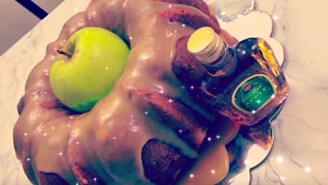 Crown Apple Bundt Cake With Caramel Rum Glaze Recipe | DIY Joy Projects and Crafts Ideas