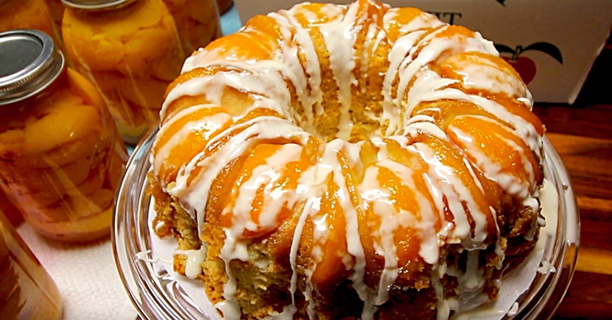 Boozy Peach Upside Down Bundt Cake Recipe | DIY Joy Projects and Crafts Ideas