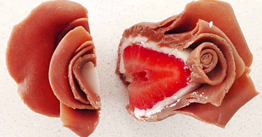 Make chocolate strawberry roses for Valentine's Day