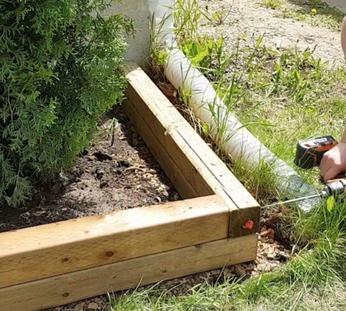 Make a DIY easy cheap garden bed edge anyone can do