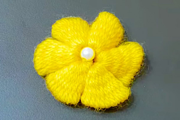 Make a hand made flower out of yarn