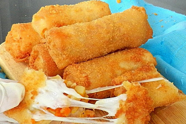 Make delicious easy cheap Crunchy Mozzarella Sticks