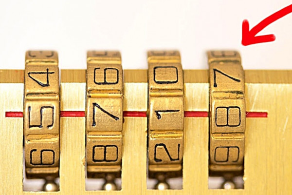 How to pick a combination lock in seconds with no tools